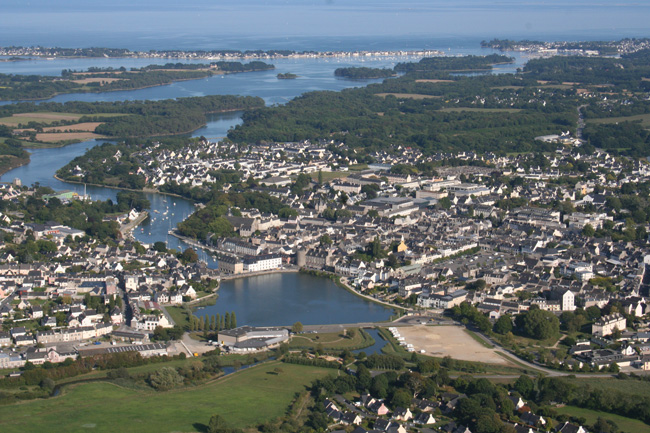 Vue aérienne de la ville de Pont l'Abbé